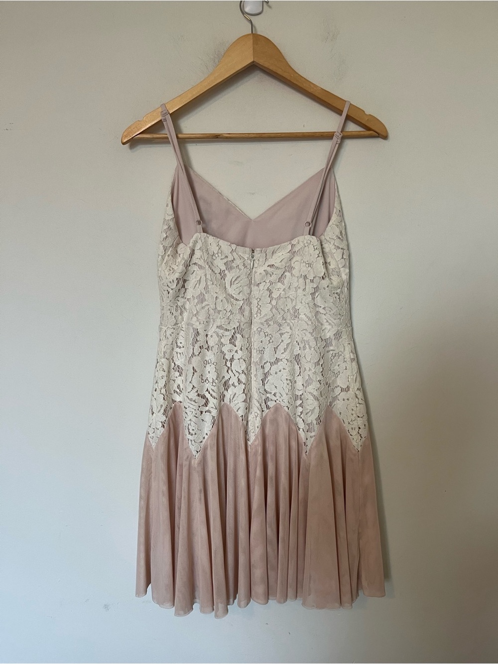 Lipsy London Lace Fit & Flare Dress Ivory Blush Mesh Skirt Size 8 NWT - Picture 5 of 10